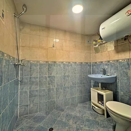 Апартамент Bright Base Rooftop Chill 1br