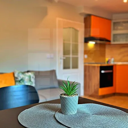 Bright Base Rooftop Chill 1br *