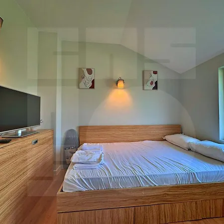 Bright Base Rooftop Chill 1br Апартамент