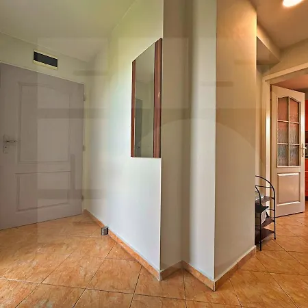 Апартамент Bright Base Rooftop Chill 1br